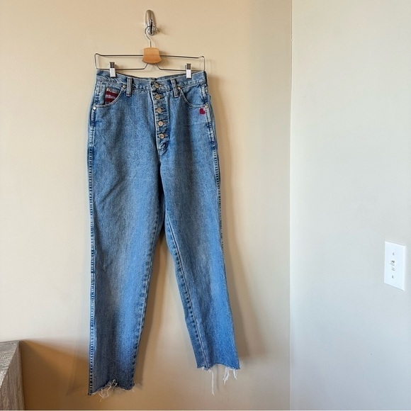 VINTAGE-WRANGLER Hand Painted Heart & Arrow Design High Rise Raw Hem Jean - Picture 4 of 13